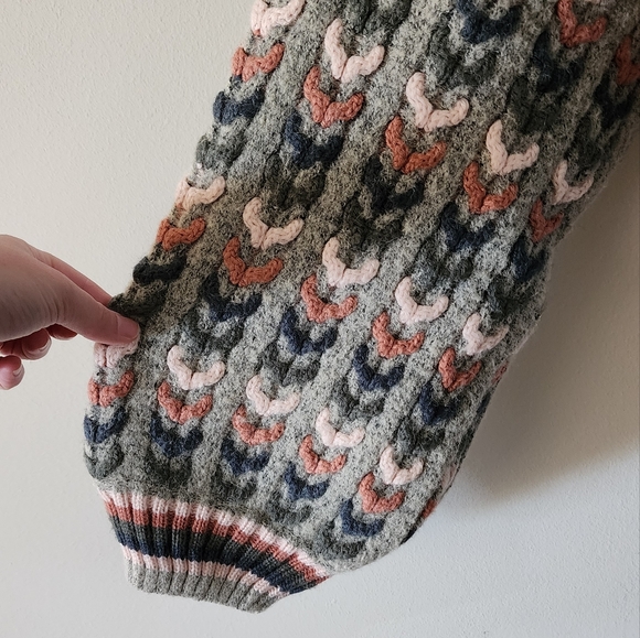 Cottage Core Chunky Woven Sweater Womens Size M Gray Mauve Kerrick Vneck - Picture 4 of 10